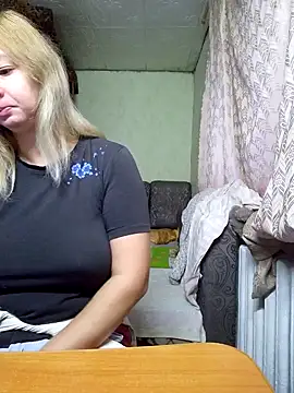 Snapshot of BustyBlond chatting on 10/25/25, 04:42 BustyBlond online show from 10/25/25, 04:42