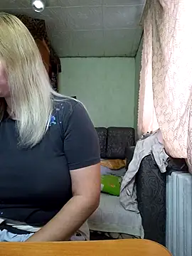 Snapshot of BustyBlond chatting on 10/26/25, 01:39 BustyBlond online show from 10/26/25, 01:39