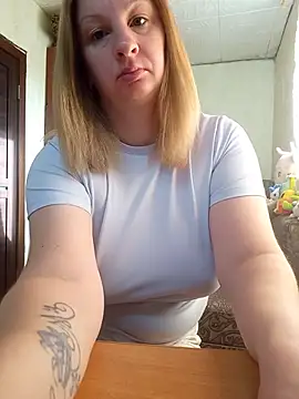 Snapshot of BustyBlond chatting on 07/06/26, 03:58 BustyBlond online show from 07/06/26, 03:58