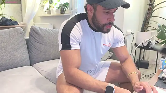 Snapshot of izaak_lover chatting on 10/05/25, 03:32 izaak lover online show from 10/05/25, 03:32