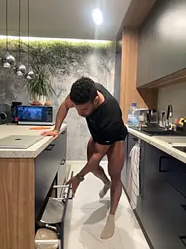 Snapshot of izaak_lover chatting on 10/28/25, 12:47 izaak lover online show from 10/28/25, 12:47