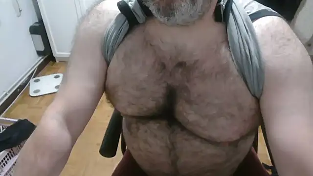 Snapshot of mikeyhotbear chatting on 05/26/26, 04:30 mikeyhotbear online show from 05/26/26, 04:30
