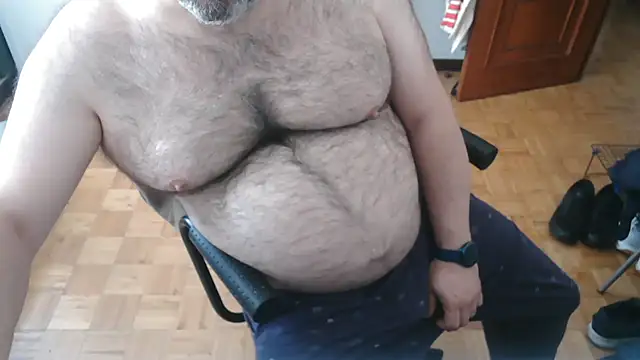 Snapshot of mikeyhotbear chatting on 06/10/26, 09:19 mikeyhotbear online show from 06/10/26, 09:19