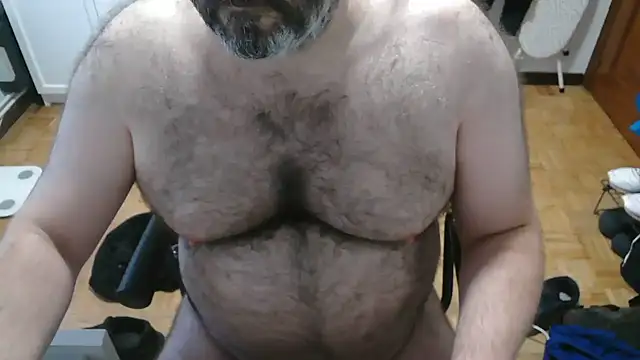 mikeyhotbear online show from 07/16/26, 05:35