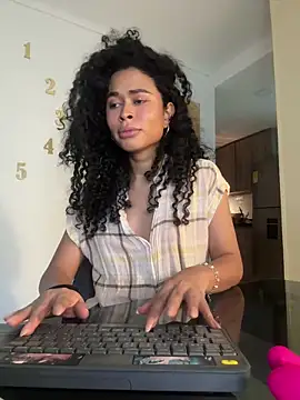 GabriSaenz online show from 12/21/24, 10:40