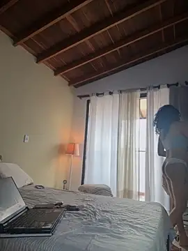 GabriSaenz online show from 10/21/25, 02:18