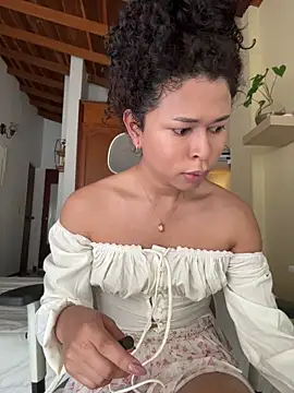 GabriSaenz online show from 04/11/26, 01:04