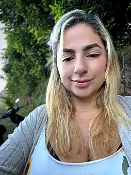 Snapshot of sammyqueenx21 chatting on 06/24/26, 11:42 sammyqueenx21 online show from 06/24/26, 11:42