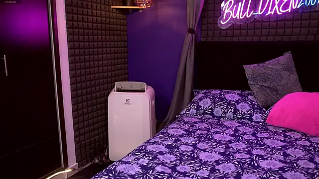 bull vixen2001 online show from 07/08/26, 12:09