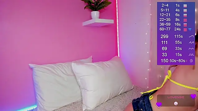 Snapshot of Bella-White chatting on 01/05/26, 07:39 Bella-White online show from 01/05/26, 07:39