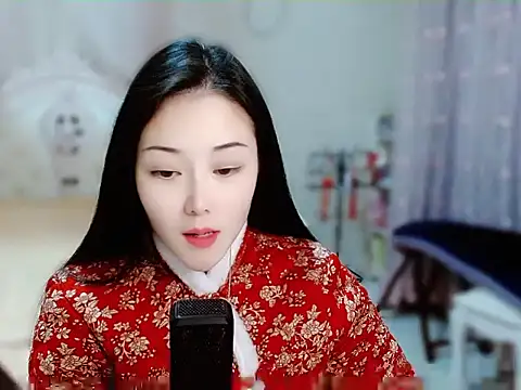 Snapshot of Angel-C chatting on 12/18/24, 01:15 Angel-C online show from 12/18/24, 01:15