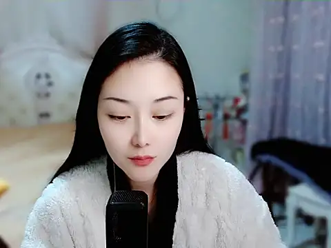Snapshot of Angel-C chatting on 12/19/24, 01:28 Angel-C online show from 12/19/24, 01:28