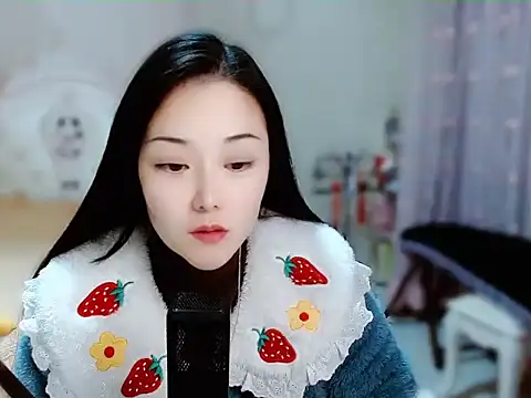 Snapshot of Angel-C chatting on 12/23/24, 01:18 Angel-C online show from 12/23/24, 01:18