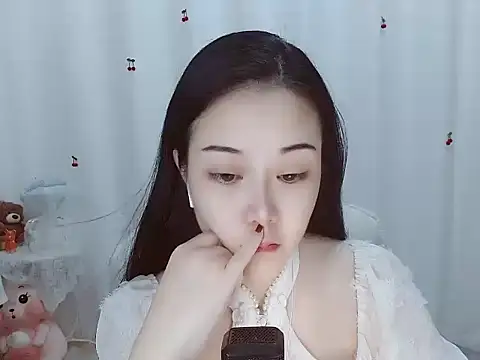 Snapshot of Angel-C chatting on 10/04/25, 01:36 Angel-C online show from 10/04/25, 01:36