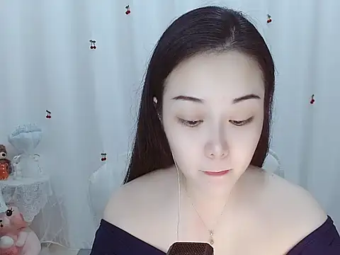 Snapshot of Angel-C chatting on 10/17/25, 01:31 Angel-C online show from 10/17/25, 01:31