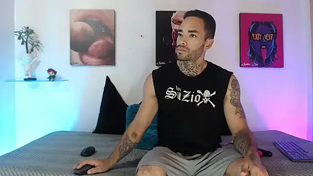 SophieFoxx17 online show from 12/02/25, 11:59