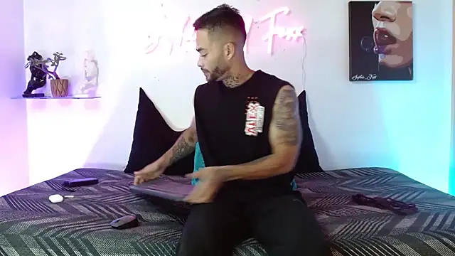 SophieFoxx17 online show from 04/22/26, 12:07