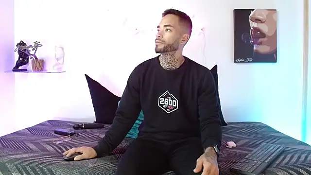 SophieFoxx17 online show from 04/23/26, 12:04