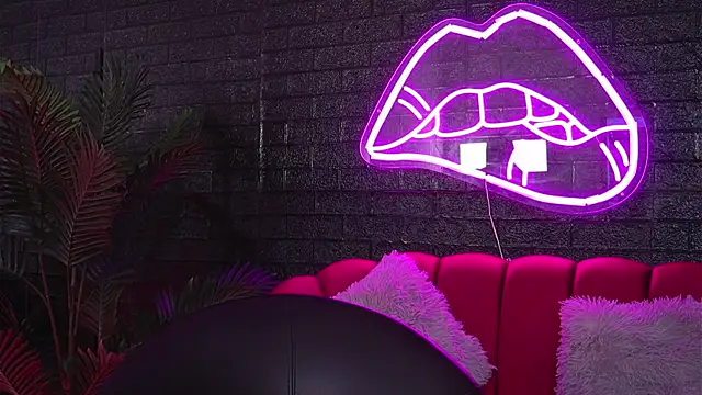 ScarlettQuate online show from 12/10/24, 05:55