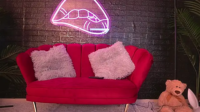 ScarlettQuate online show from 12/23/24, 05:54