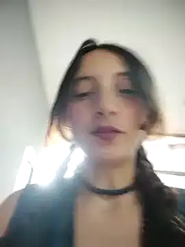 Snapshot of _Laary chatting on 12/12/24, 09:37 Laary online show from 12/12/24, 09:37