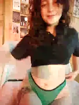 Snapshot of _Laary chatting on 12/15/24, 09:09 Laary online show from 12/15/24, 09:09