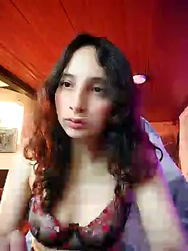 Snapshot of _Laary chatting on 12/17/24, 09:05 Laary online show from 12/17/24, 09:05