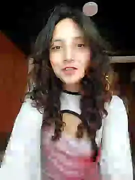 Snapshot of _Laary chatting on 01/13/25, 08:04 Laary online show from 01/13/25, 08:04