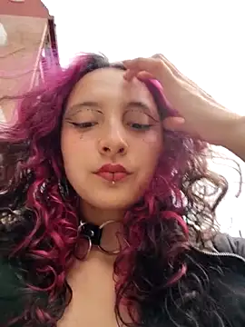 Snapshot of _Laary chatting on 09/26/25, 08:35 Laary online show from 09/26/25, 08:35