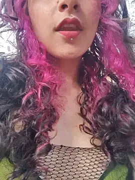 Snapshot of _Laary chatting on 10/31/25, 09:05 Laary online show from 10/31/25, 09:05