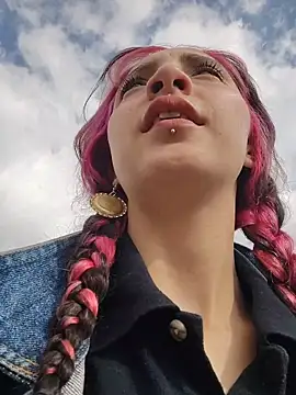  Laary online show from 12/19/25, 08:16