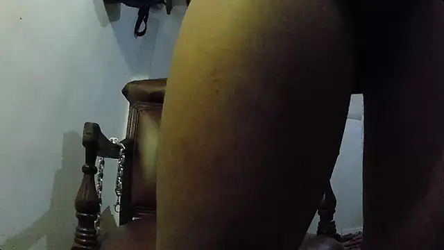 Snapshot of crazylatinguyy chatting on 11/16/25, 01:28 crazylatinguyy online show from 11/16/25, 01:28