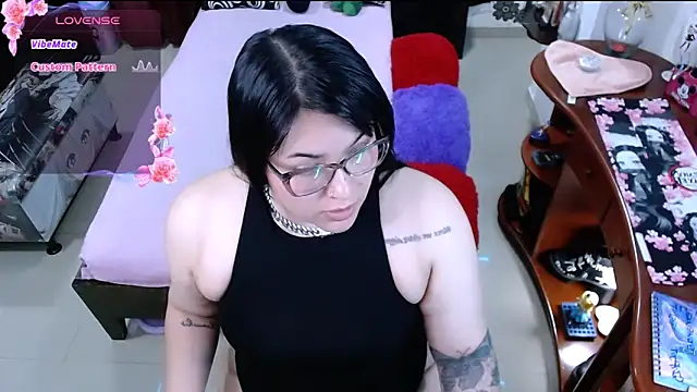 lufek23 online show from 03/04/25, 10:49