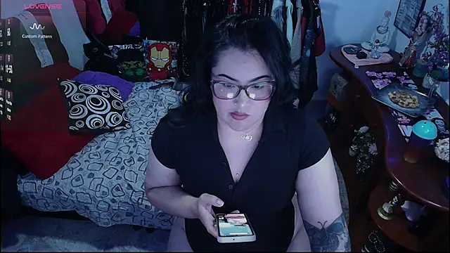 lufek23 online show from 10/04/25, 04:27