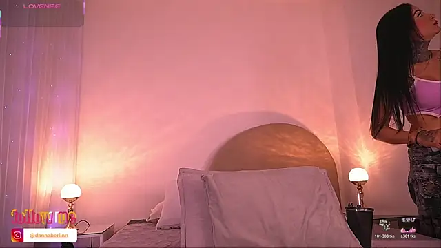 danna berlin  online show from 11/22/25, 07:24