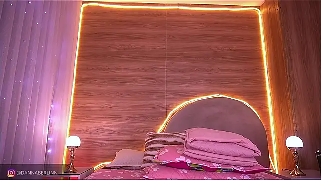 danna berlin  online show from 02/17/26, 07:20