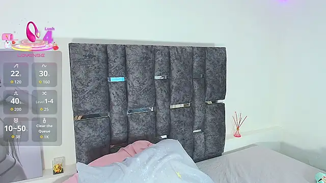 Natasharuso online show from 10/10/25, 12:04