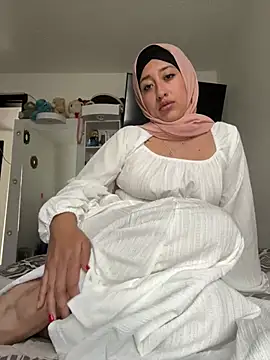 adila anich online show from 12/14/24, 07:46