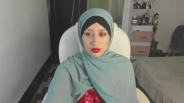 adila anich online show from 01/04/25, 12:37