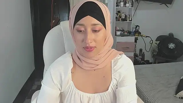 adila anich online show from 01/07/25, 03:24