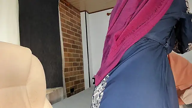 adila anich online show from 11/07/25, 11:27