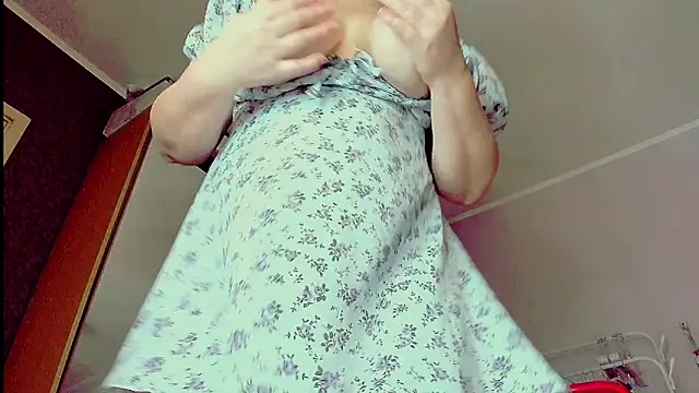 Snapshot of UrSexyMilf chatting on 12/19/24, 01:40 UrSexyMilf online show from 12/19/24, 01:40