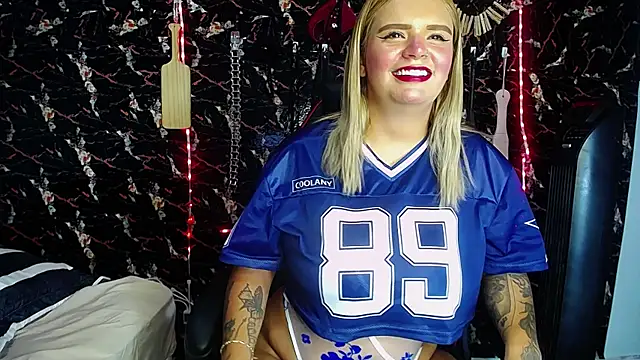 Snapshot of mia_boobs_hot chatting on 09/29/25, 09:30 mia boobs hot online show from 09/29/25, 09:30