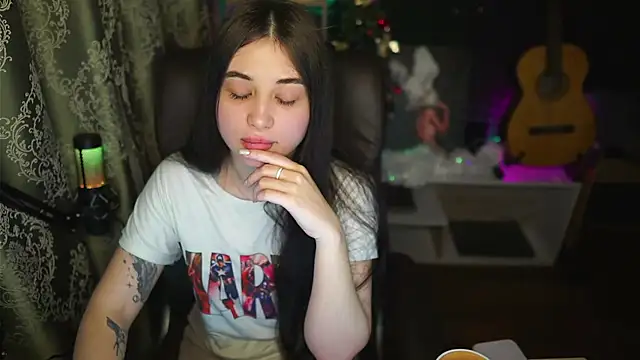 delicatedBailey online show from 12/07/24, 05:48