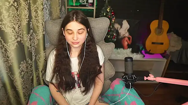 delicatedBailey online show from 04/28/26, 04:50