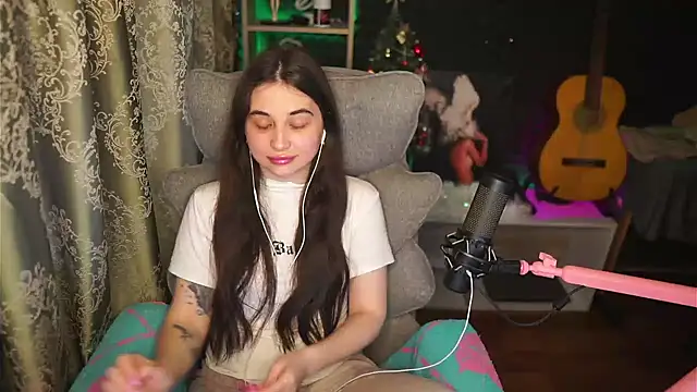 delicatedBailey online show from 05/05/26, 01:08
