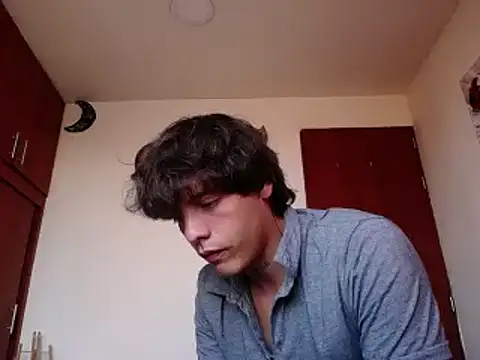 Snapshot of Santiago_kiler chatting on 01/13/25, 10:45 Santiago kiler online show from 01/13/25, 10:45