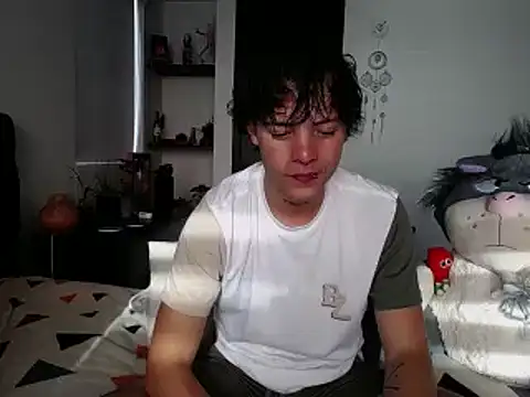 Snapshot of Santiago_kiler chatting on 01/22/25, 12:38 Santiago kiler online show from 01/22/25, 12:38