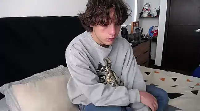 Snapshot of Santiago_kiler chatting on 02/18/25, 12:49 Santiago kiler online show from 02/18/25, 12:49