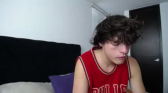 Snapshot of Santiago_kiler chatting on 02/27/25, 06:31 Santiago kiler online show from 02/27/25, 06:31